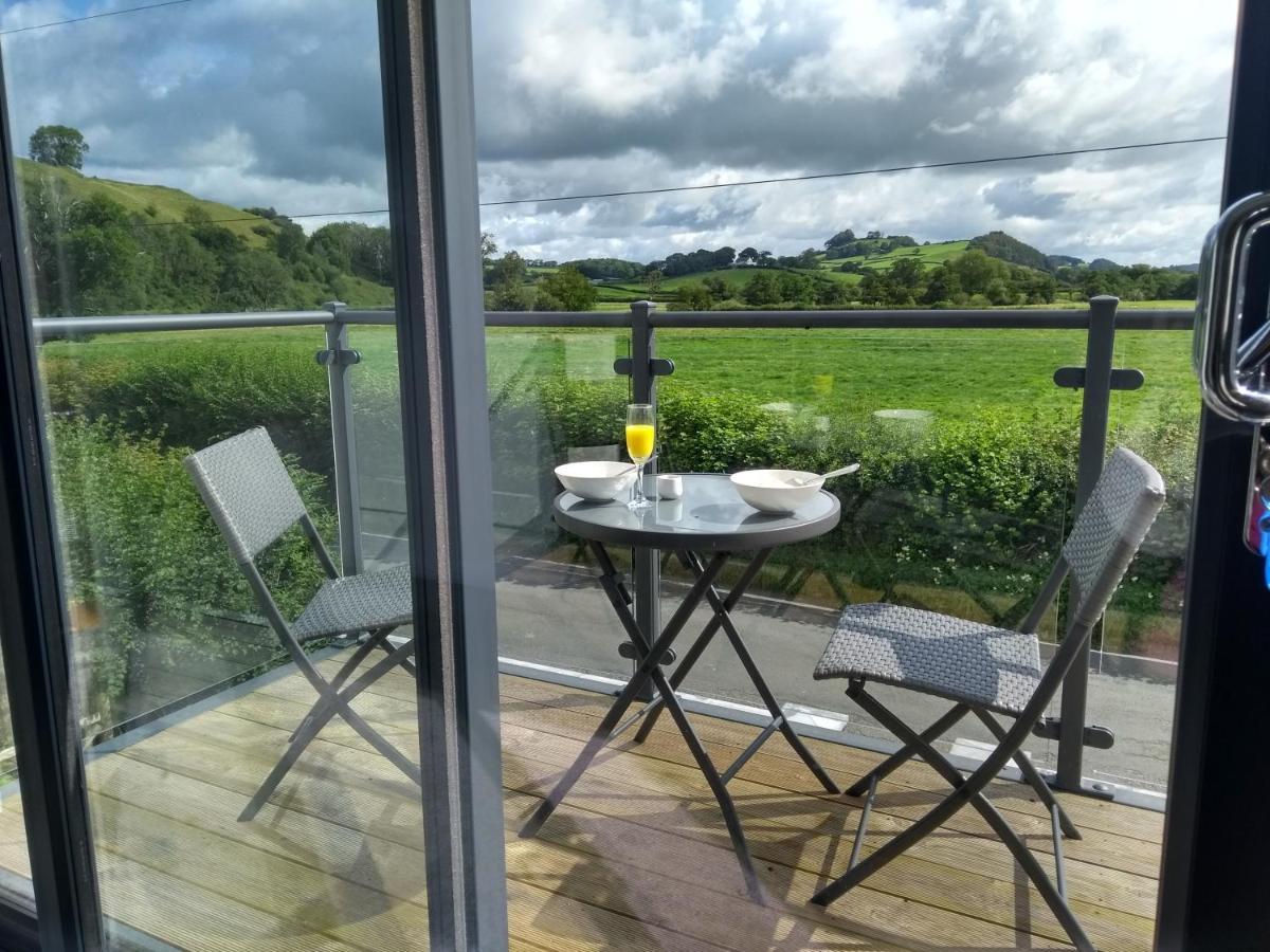 Gerycastell Luxury Holiday Apartment With Stunning Views & Ev Station Point Carmarthen Exterior photo